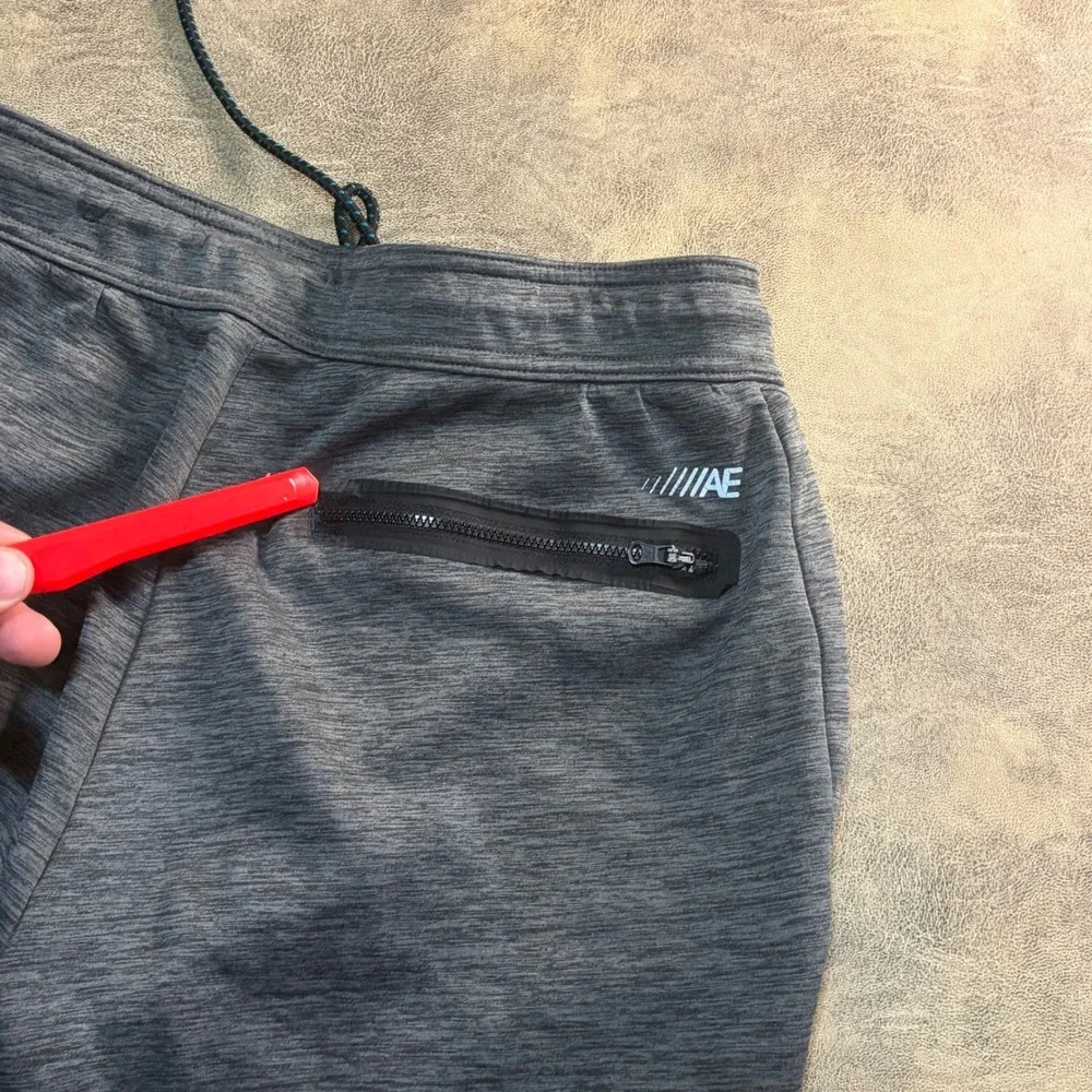 American Eagle Joggers Mens Small Gray Tech Fleece Graphic Activewear 3003